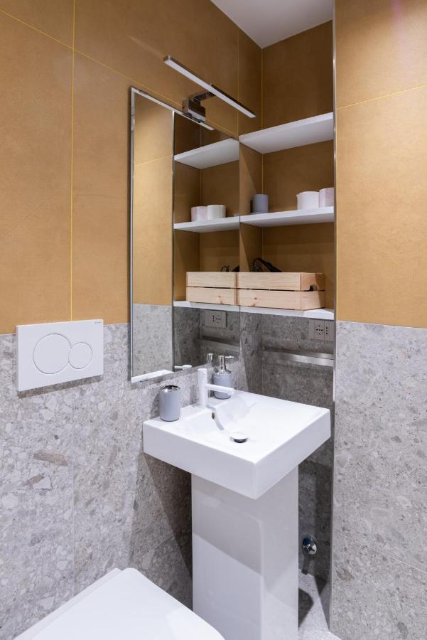 White Home Suite And Rooms Rom Exteriör bild
