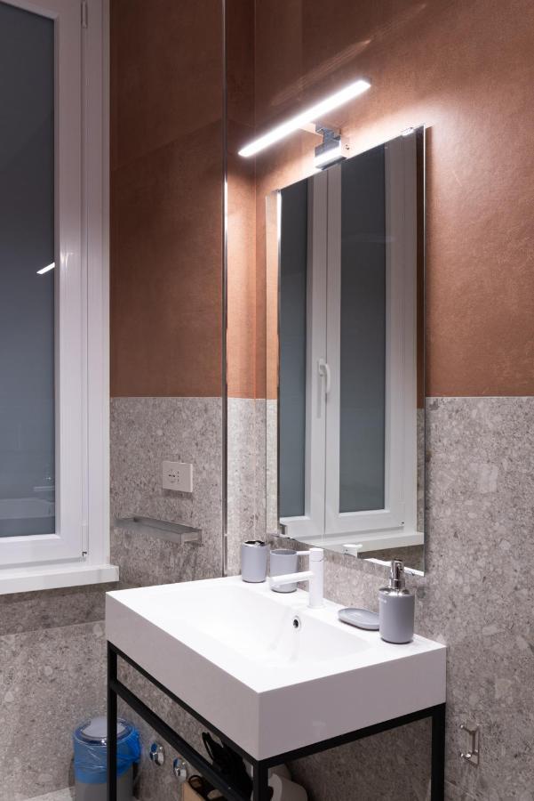 White Home Suite And Rooms Rom Exteriör bild